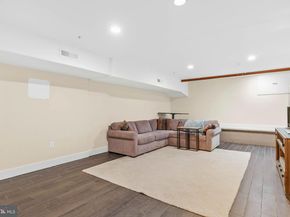 924 S 11TH Street 101, Philadelphia PA 19147