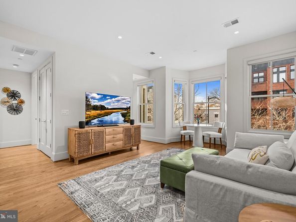 270 15TH Street SE 301, Washington DC 20003