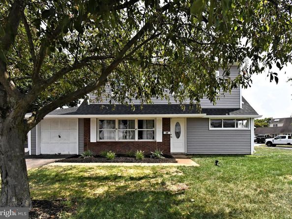 38 Candle Road, Levittown PA 19057