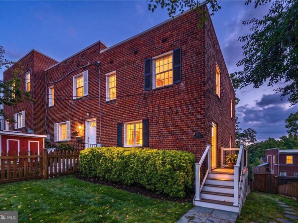 2935 Sycamore Street, Alexandria VA 22305