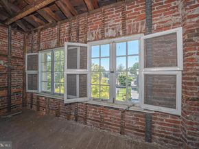 5 E Chestnut Hill Avenue, Philadelphia PA 19118