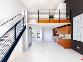 1113 ELECTRIC Avenue 1, Venice CA 90291