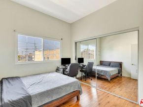 111 Paloma Avenue, Venice CA 90291