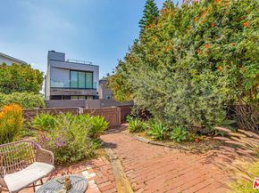 111 Paloma Avenue, Venice CA 90291