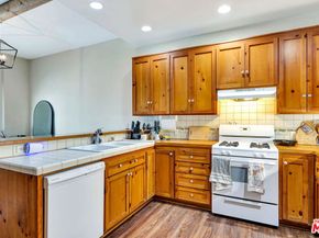 111 Paloma Avenue, Venice CA 90291