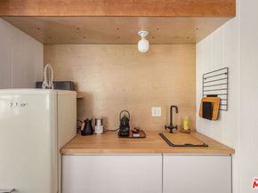 7218 La Presa Drive, Los Angeles CA 90068