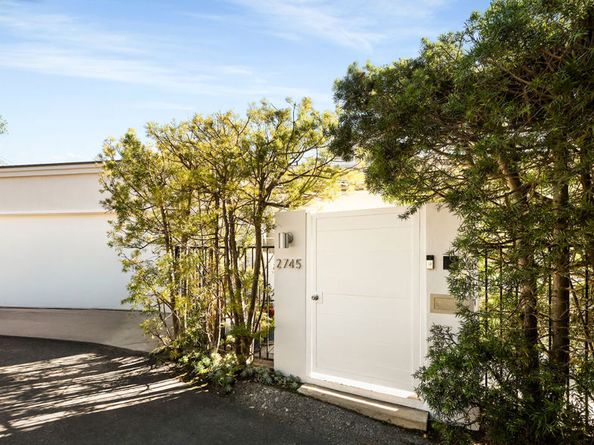 2745 La Cuesta Drive, Los Angeles CA 90046