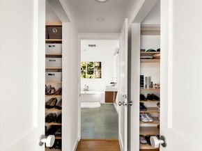 2745 La Cuesta Drive, Los Angeles CA 90046