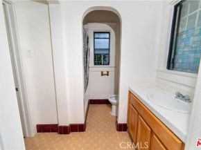 1023 S Wilton Place, Los Angeles CA 90019