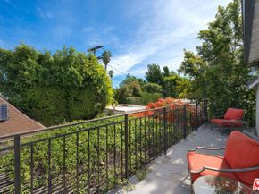 1174 Carmona Avenue, Los Angeles CA 90019