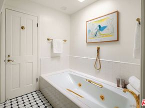 1148 Chelsea Avenue 1, Santa Monica CA 90403