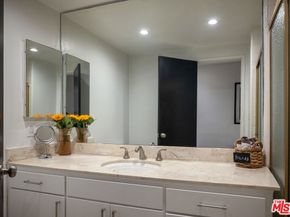 7259 Hillside Avenue 202, Los Angeles CA 90046