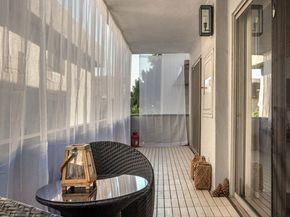 7259 Hillside Avenue 202, Los Angeles CA 90046