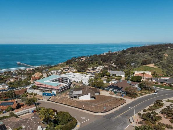 8504 Prestwick Dr, La Jolla CA 92037