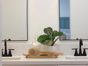 2927 Governor Dr, San Diego CA 92122