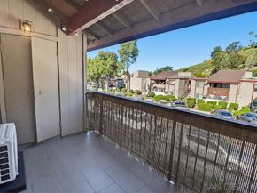 5493 Adobe Falls Rd 10, San Diego CA 92120