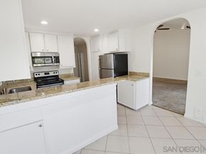 5493 Adobe Falls Rd 10, San Diego CA 92120