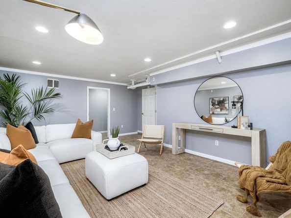 6390 Caminito Marcial, San Diego CA 92111