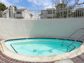 8490 Via Sonoma 10, La Jolla CA 92037