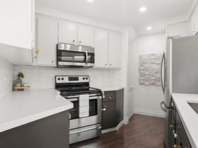 8490 Via Sonoma 10, La Jolla CA 92037