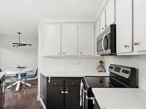 8490 Via Sonoma 10, La Jolla CA 92037