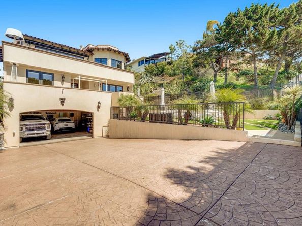 1045 Van Nuys St, San Diego CA 92109