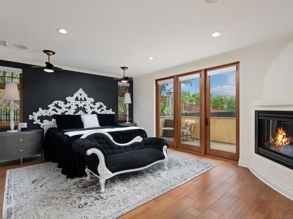 1045 Van Nuys St, San Diego CA 92109