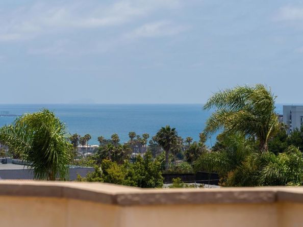 1045 Van Nuys St, San Diego CA 92109