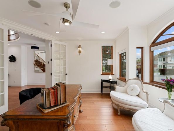 1045 Van Nuys St, San Diego CA 92109