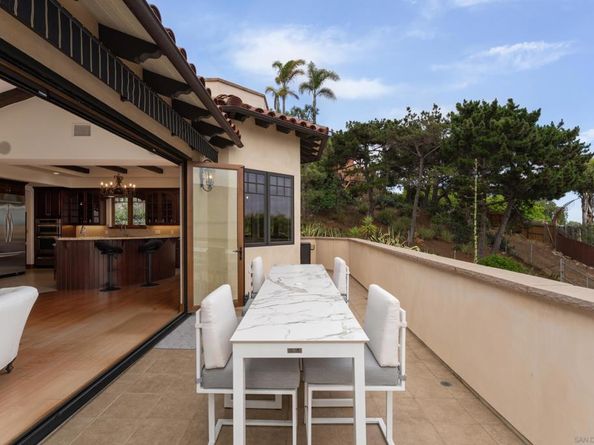 1045 Van Nuys St, San Diego CA 92109
