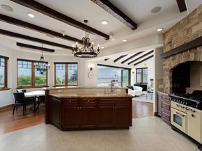 1045 Van Nuys St, San Diego CA 92109