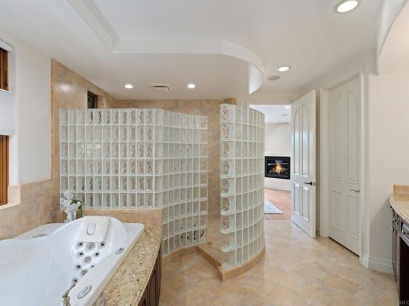 1045 Van Nuys St, San Diego CA 92109