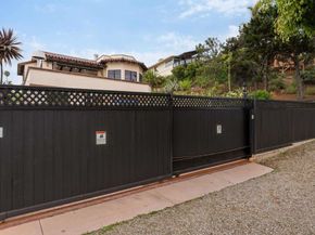 1045 Van Nuys St, San Diego CA 92109