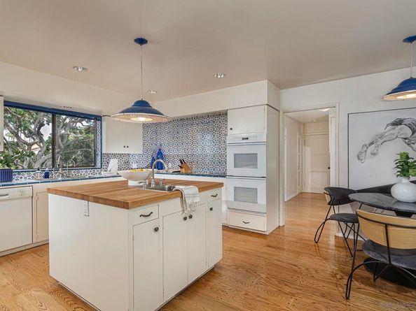 1920 Spindrift Drive, La Jolla CA 92037