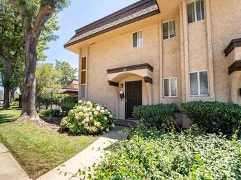 2121 E Grand Ave