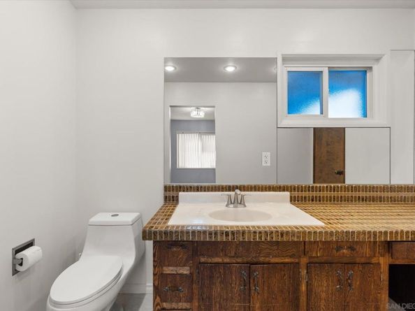 Undisclosed Address #250032788SD, Lakewood CA 90715