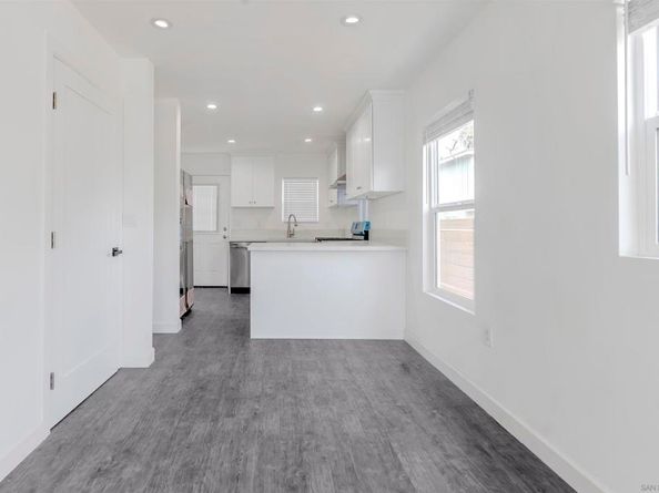 1511 E 85th Street, Los Angeles CA 90001
