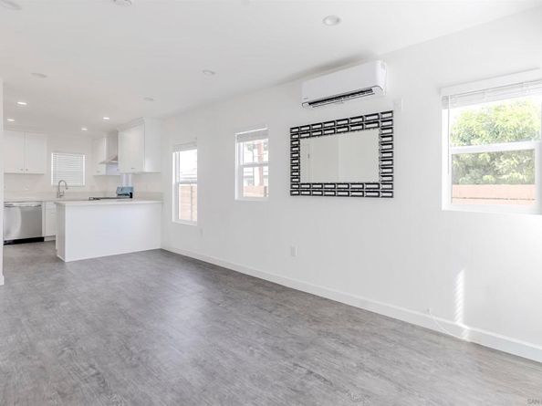 1511 E 85th Street, Los Angeles CA 90001