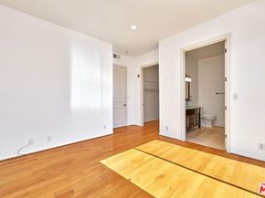 5050 Maplewood Avenue 206, Los Angeles CA 90004