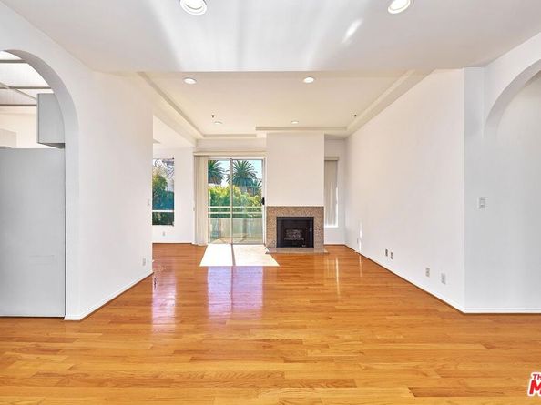 5050 Maplewood Avenue 206, Los Angeles CA 90004