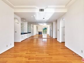 5050 Maplewood Avenue 206, Los Angeles CA 90004