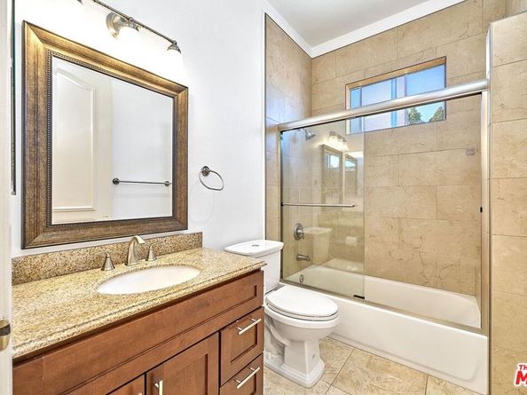 5050 Maplewood Avenue 206, Los Angeles CA 90004