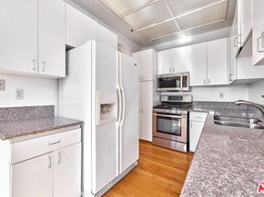 5050 Maplewood Avenue 206, Los Angeles CA 90004