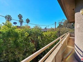 5050 Maplewood Avenue 206, Los Angeles CA 90004