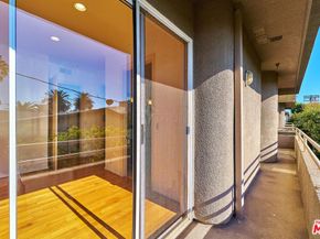 5050 Maplewood Avenue 206, Los Angeles CA 90004