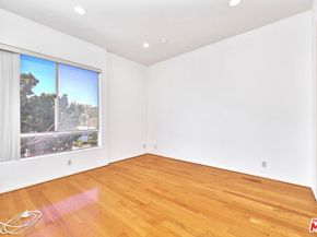 5050 Maplewood Avenue 206, Los Angeles CA 90004