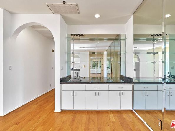 5050 Maplewood Avenue 206, Los Angeles CA 90004