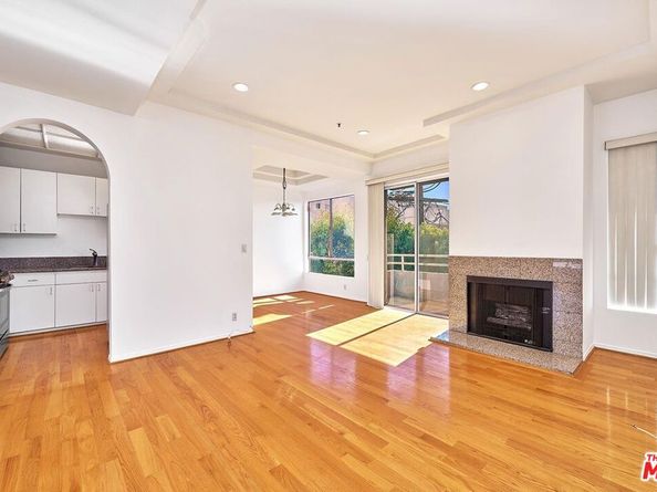 5050 Maplewood Avenue 206, Los Angeles CA 90004