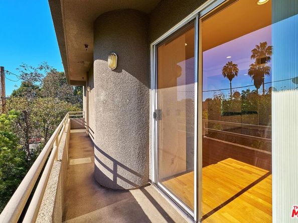 5050 Maplewood Avenue 206, Los Angeles CA 90004