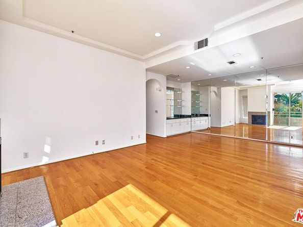 5050 Maplewood Avenue 206, Los Angeles CA 90004